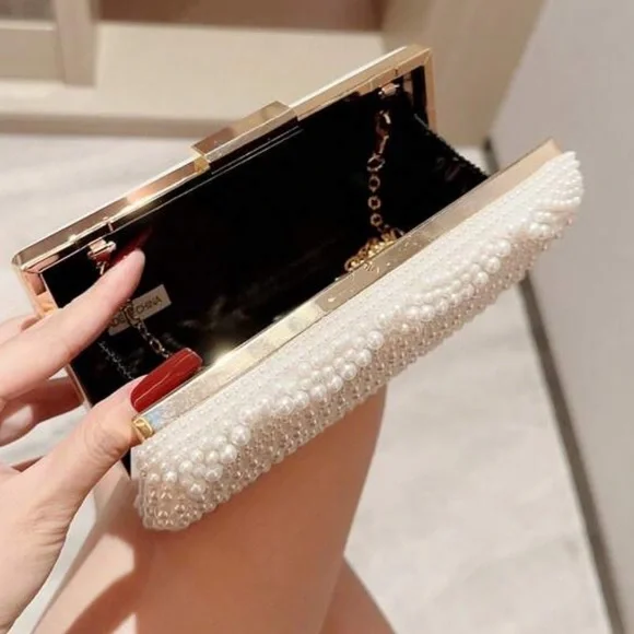 💎 Embellished Clutch 💎 - Picture 4 of 8